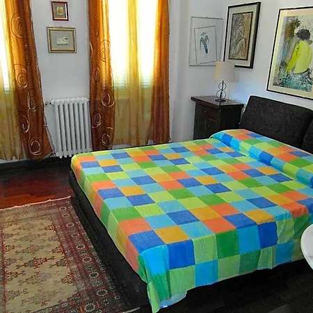 Abitazione Pigneto B&B 2*