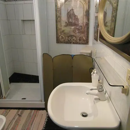 Abitazione Pigneto B&B 2*