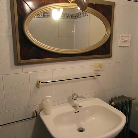 Abitazione Pigneto B&B 2*